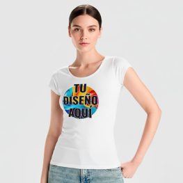 camiseta mujer personalizada con cuello redondo y escote amplio